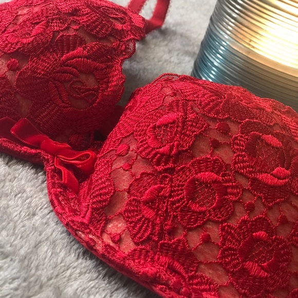 SEXY RED LACE VICTORIAS SECRET BRA - Picture 2 of 4